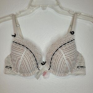 Victoria's Secret Lace Underwire Bra 34C